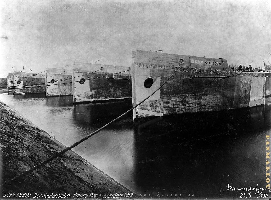 CAP ROUX ET LES BATEAUX EN CIMENT  (16) stade fabrication 2.jpg